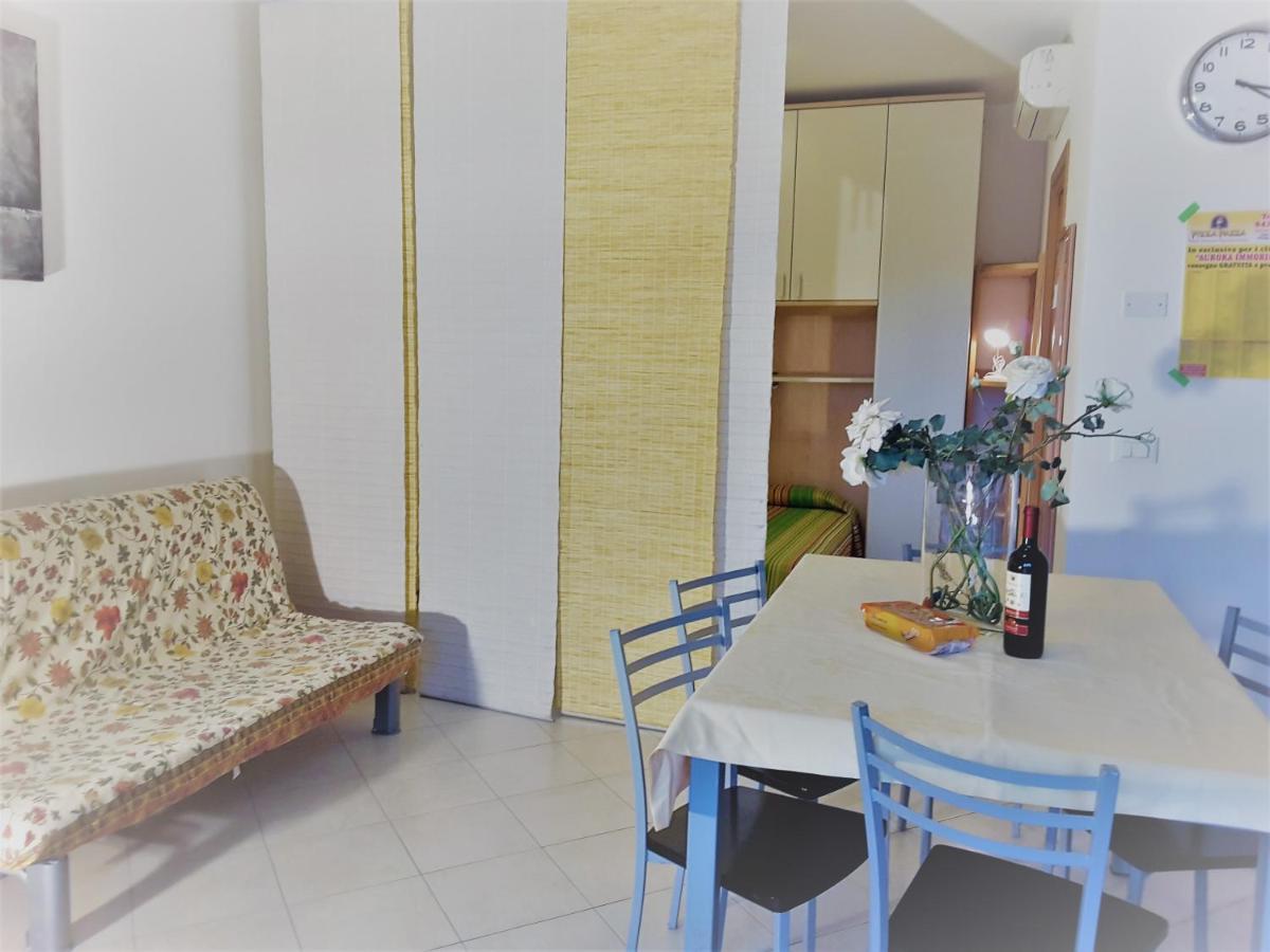 קאורלה Hotel Apartments Villaggio Dei Fiori 4 Stars Luxury - Great Family Resort - Pet Friendly - With Hypermarket - Delivery Restaurant-Pizzeria - Room Breakfast With Supplement - Ultra Fast Wi-Fi - Play Area For Children - Olympic Swimming Pool - Parking מראה חיצוני תמונה
