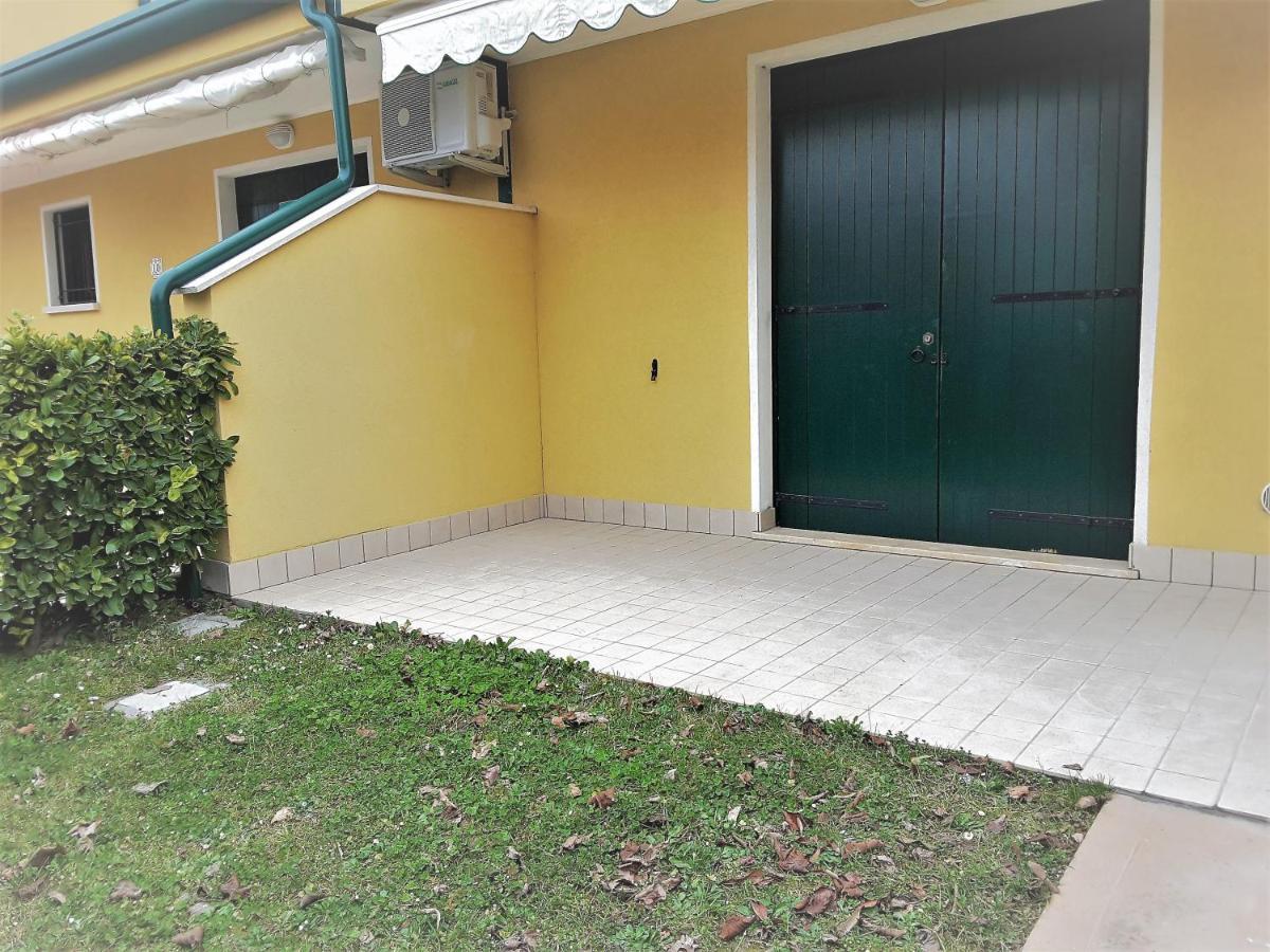 קאורלה Hotel Apartments Villaggio Dei Fiori 4 Stars Luxury - Great Family Resort - Pet Friendly - With Hypermarket - Delivery Restaurant-Pizzeria - Room Breakfast With Supplement - Ultra Fast Wi-Fi - Play Area For Children - Olympic Swimming Pool - Parking מראה חיצוני תמונה