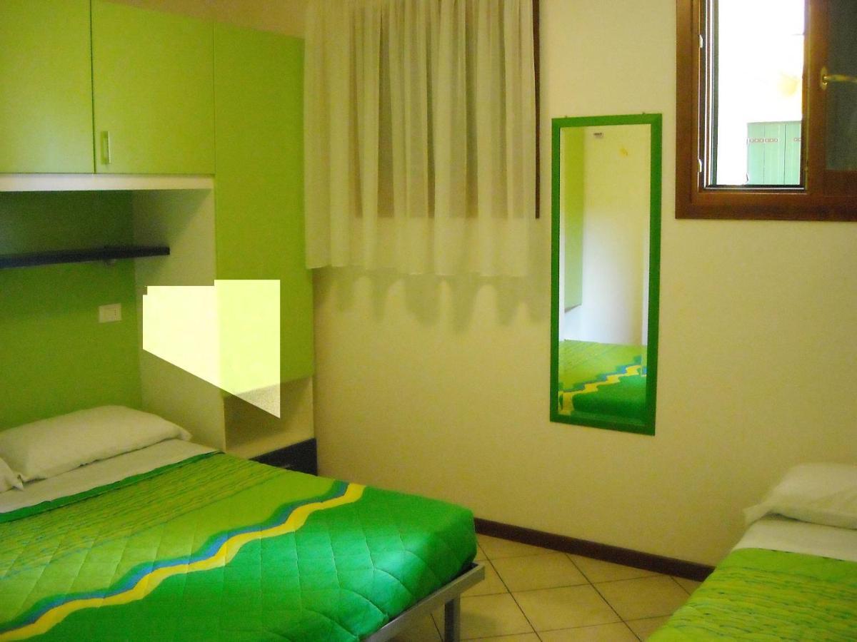קאורלה Hotel Apartments Villaggio Dei Fiori 4 Stars Luxury - Great Family Resort - Pet Friendly - With Hypermarket - Delivery Restaurant-Pizzeria - Room Breakfast With Supplement - Ultra Fast Wi-Fi - Play Area For Children - Olympic Swimming Pool - Parking מראה חיצוני תמונה