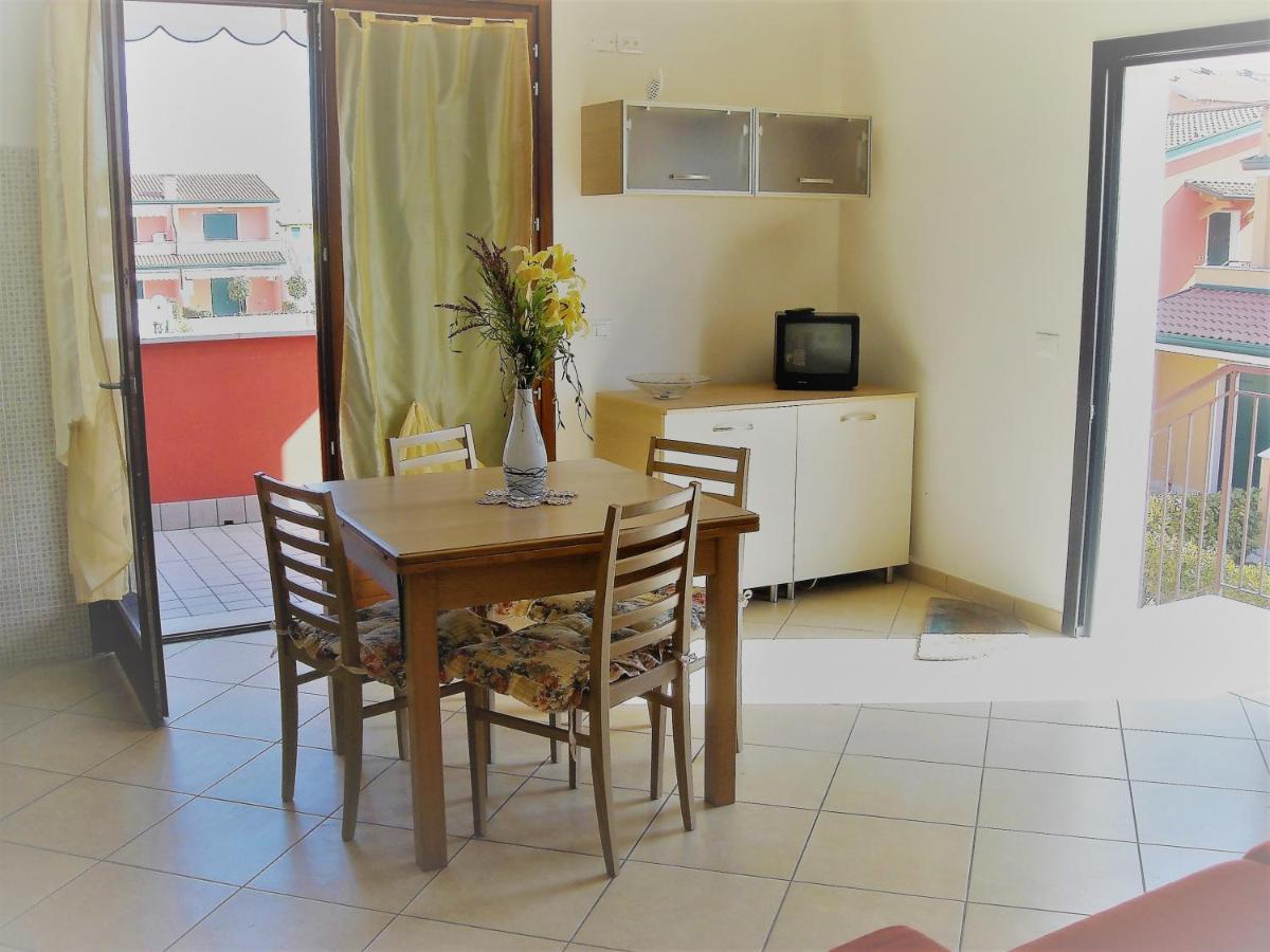 קאורלה Hotel Apartments Villaggio Dei Fiori 4 Stars Luxury - Great Family Resort - Pet Friendly - With Hypermarket - Delivery Restaurant-Pizzeria - Room Breakfast With Supplement - Ultra Fast Wi-Fi - Play Area For Children - Olympic Swimming Pool - Parking מראה חיצוני תמונה