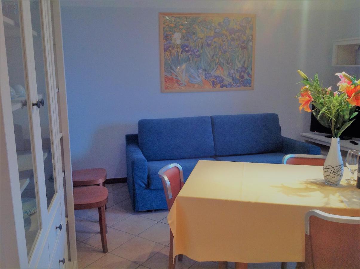 קאורלה Hotel Apartments Villaggio Dei Fiori 4 Stars Luxury - Great Family Resort - Pet Friendly - With Hypermarket - Delivery Restaurant-Pizzeria - Room Breakfast With Supplement - Ultra Fast Wi-Fi - Play Area For Children - Olympic Swimming Pool - Parking מראה חיצוני תמונה