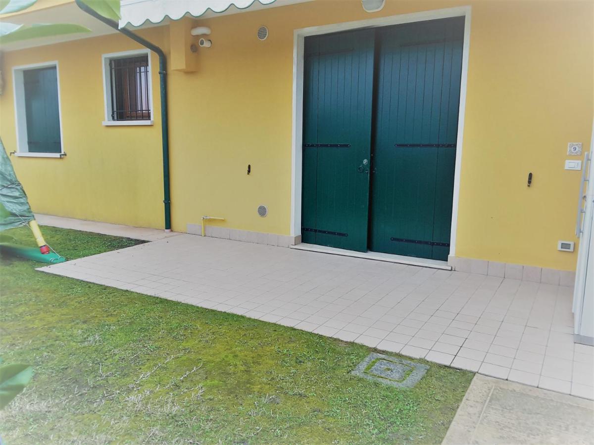 קאורלה Hotel Apartments Villaggio Dei Fiori 4 Stars Luxury - Great Family Resort - Pet Friendly - With Hypermarket - Delivery Restaurant-Pizzeria - Room Breakfast With Supplement - Ultra Fast Wi-Fi - Play Area For Children - Olympic Swimming Pool - Parking מראה חיצוני תמונה