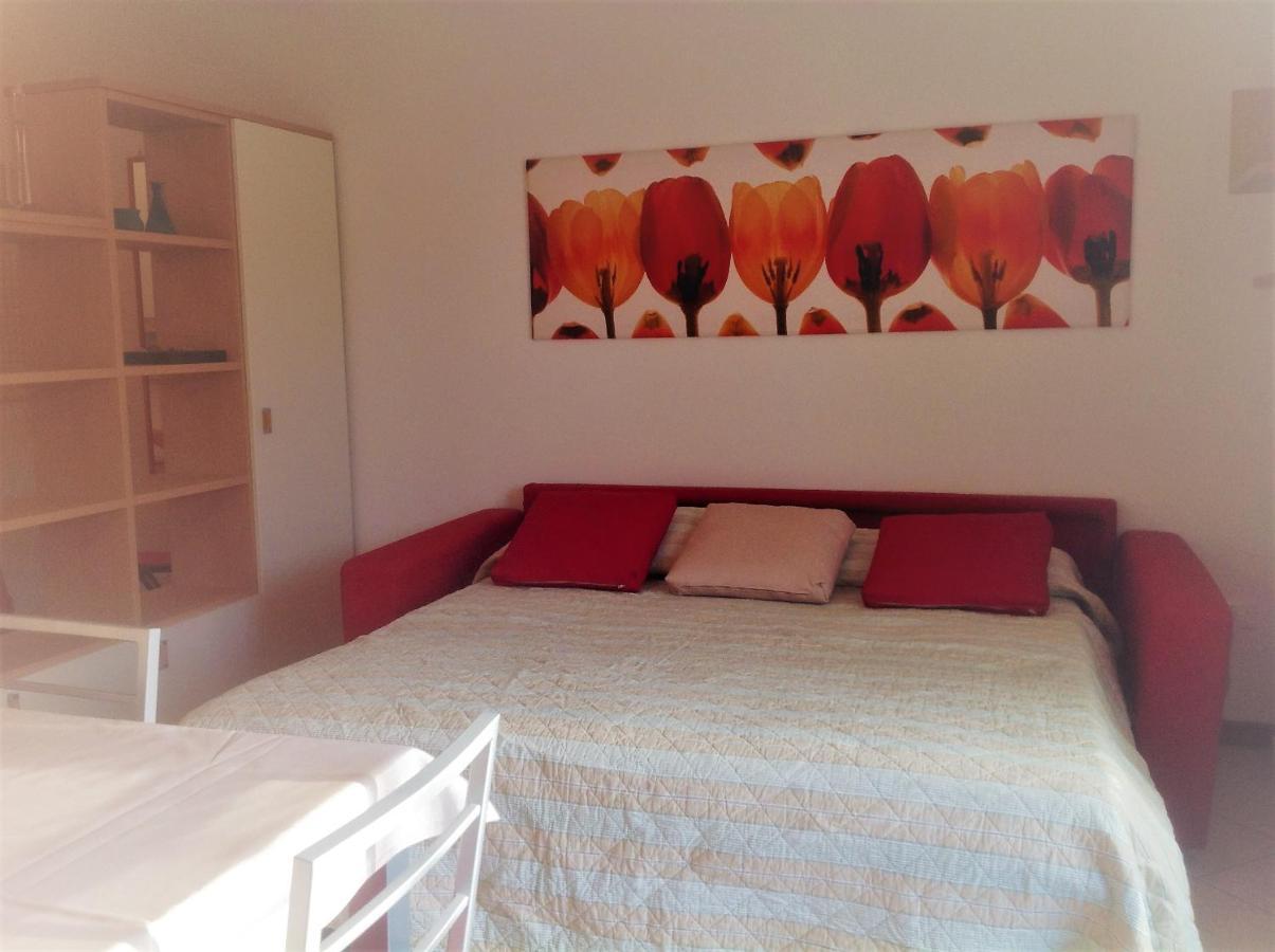 קאורלה Hotel Apartments Villaggio Dei Fiori 4 Stars Luxury - Great Family Resort - Pet Friendly - With Hypermarket - Delivery Restaurant-Pizzeria - Room Breakfast With Supplement - Ultra Fast Wi-Fi - Play Area For Children - Olympic Swimming Pool - Parking מראה חיצוני תמונה