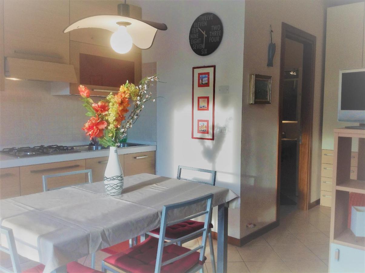קאורלה Hotel Apartments Villaggio Dei Fiori 4 Stars Luxury - Great Family Resort - Pet Friendly - With Hypermarket - Delivery Restaurant-Pizzeria - Room Breakfast With Supplement - Ultra Fast Wi-Fi - Play Area For Children - Olympic Swimming Pool - Parking מראה חיצוני תמונה