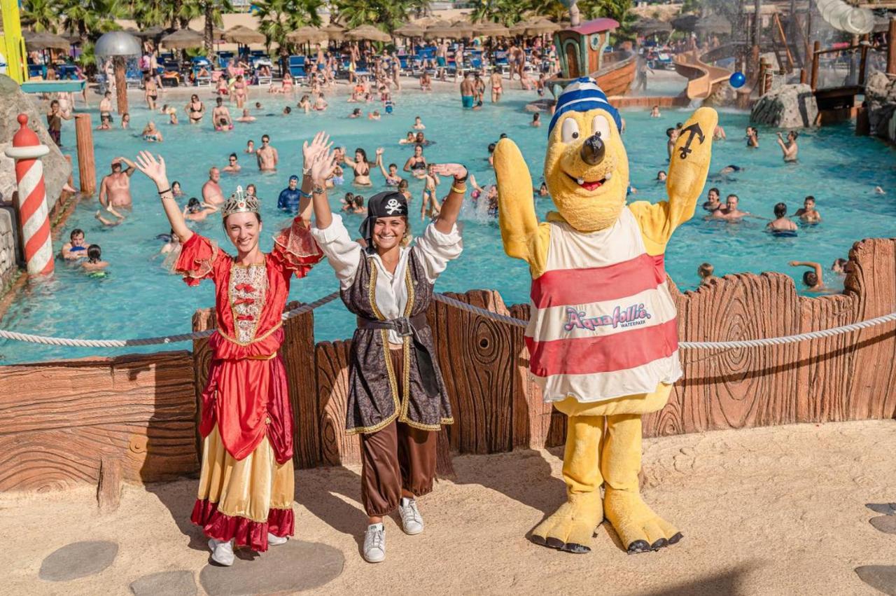 קאורלה Hotel Apartments Villaggio Dei Fiori 4 Stars Luxury - Great Family Resort - Pet Friendly - With Hypermarket - Delivery Restaurant-Pizzeria - Room Breakfast With Supplement - Ultra Fast Wi-Fi - Play Area For Children - Olympic Swimming Pool - Parking מראה חיצוני תמונה