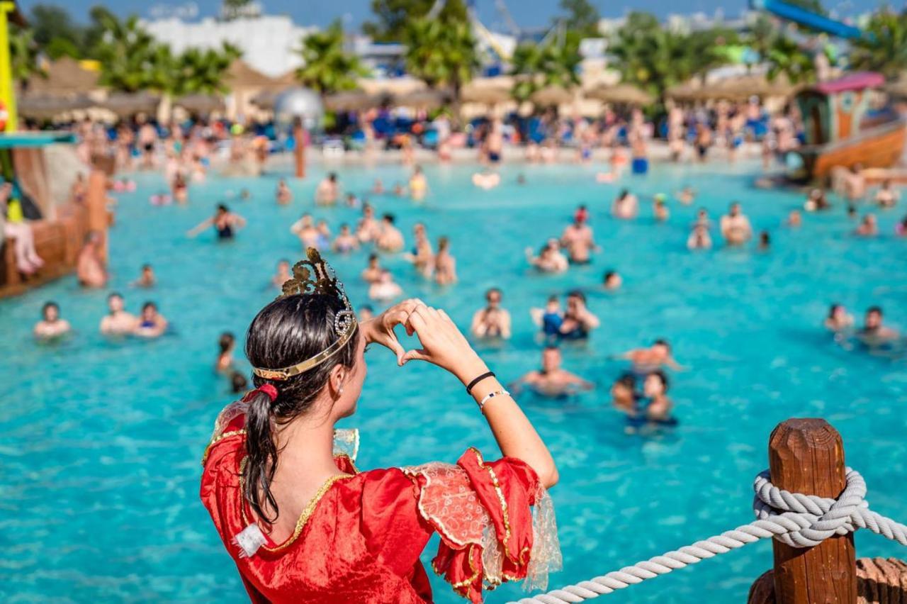 קאורלה Hotel Apartments Villaggio Dei Fiori 4 Stars Luxury - Great Family Resort - Pet Friendly - With Hypermarket - Delivery Restaurant-Pizzeria - Room Breakfast With Supplement - Ultra Fast Wi-Fi - Play Area For Children - Olympic Swimming Pool - Parking מראה חיצוני תמונה