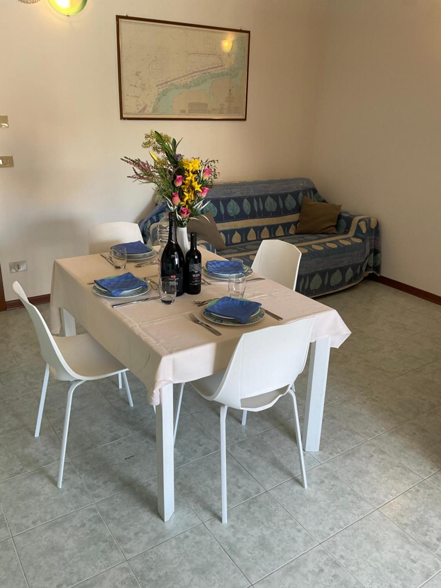 קאורלה Hotel Apartments Villaggio Dei Fiori 4 Stars Luxury - Great Family Resort - Pet Friendly - With Hypermarket - Delivery Restaurant-Pizzeria - Room Breakfast With Supplement - Ultra Fast Wi-Fi - Play Area For Children - Olympic Swimming Pool - Parking מראה חיצוני תמונה