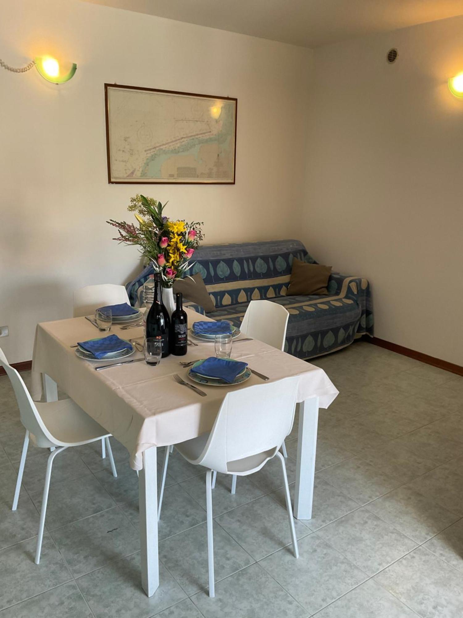 קאורלה Hotel Apartments Villaggio Dei Fiori 4 Stars Luxury - Great Family Resort - Pet Friendly - With Hypermarket - Delivery Restaurant-Pizzeria - Room Breakfast With Supplement - Ultra Fast Wi-Fi - Play Area For Children - Olympic Swimming Pool - Parking מראה חיצוני תמונה