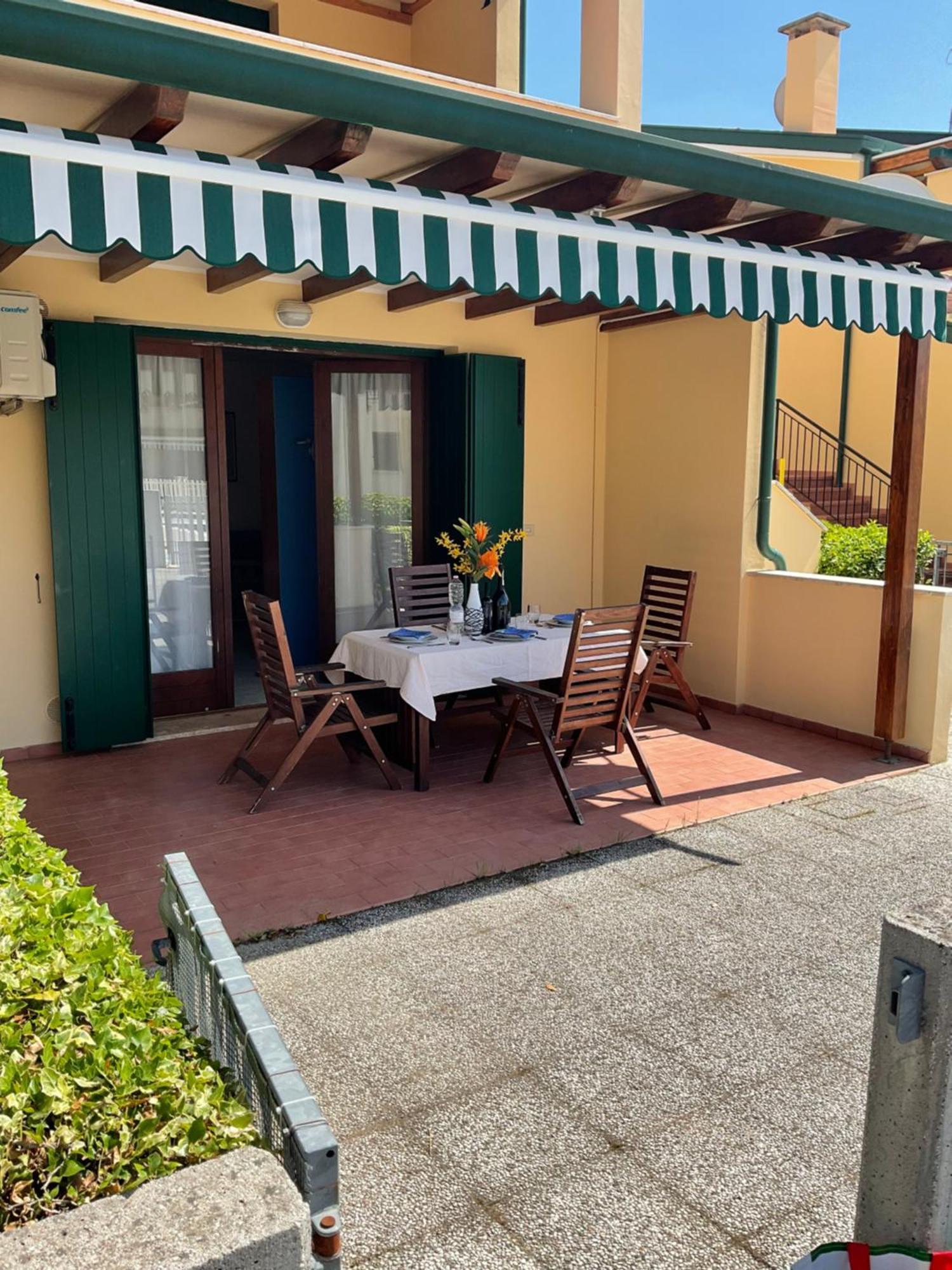קאורלה Hotel Apartments Villaggio Dei Fiori 4 Stars Luxury - Great Family Resort - Pet Friendly - With Hypermarket - Delivery Restaurant-Pizzeria - Room Breakfast With Supplement - Ultra Fast Wi-Fi - Play Area For Children - Olympic Swimming Pool - Parking מראה חיצוני תמונה