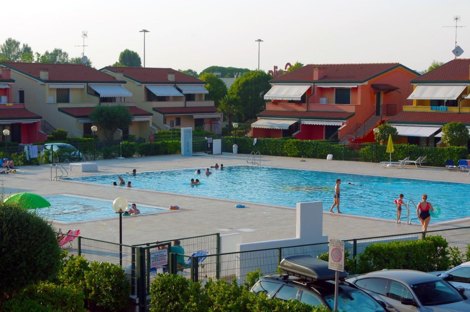 קאורלה Hotel Apartments Villaggio Dei Fiori 4 Stars Luxury - Great Family Resort - Pet Friendly - With Hypermarket - Delivery Restaurant-Pizzeria - Room Breakfast With Supplement - Ultra Fast Wi-Fi - Play Area For Children - Olympic Swimming Pool - Parking מראה חיצוני תמונה