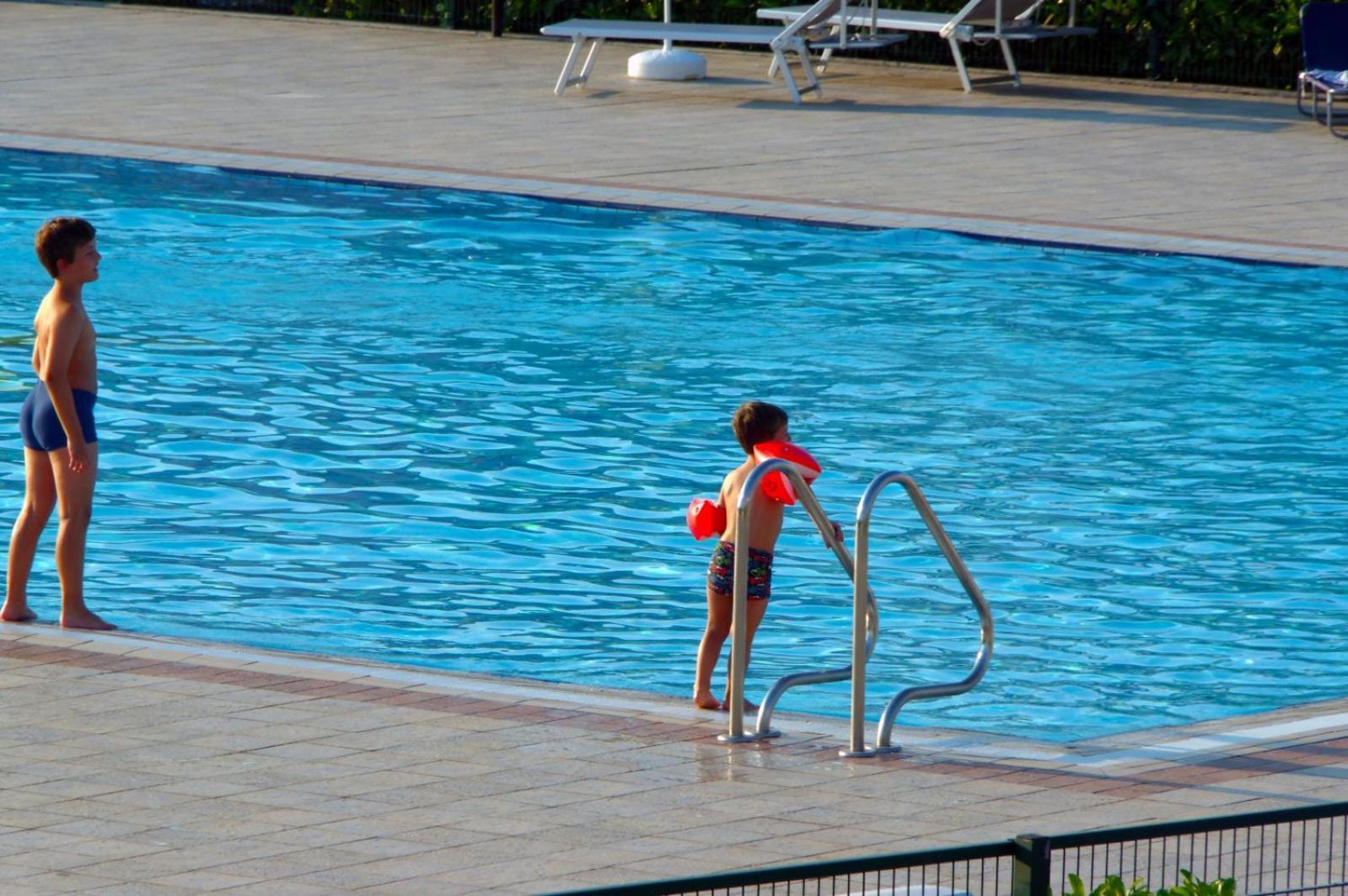 קאורלה Hotel Apartments Villaggio Dei Fiori 4 Stars Luxury - Great Family Resort - Pet Friendly - With Hypermarket - Delivery Restaurant-Pizzeria - Room Breakfast With Supplement - Ultra Fast Wi-Fi - Play Area For Children - Olympic Swimming Pool - Parking מראה חיצוני תמונה