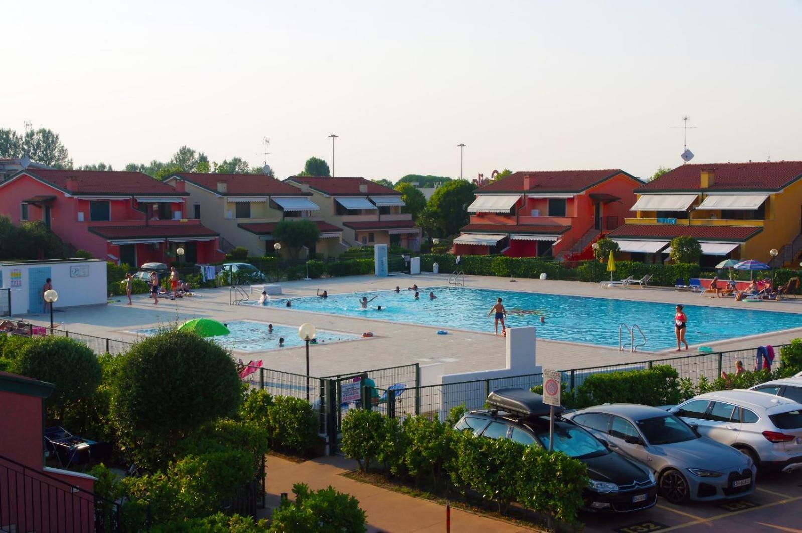 קאורלה Hotel Apartments Villaggio Dei Fiori 4 Stars Luxury - Great Family Resort - Pet Friendly - With Hypermarket - Delivery Restaurant-Pizzeria - Room Breakfast With Supplement - Ultra Fast Wi-Fi - Play Area For Children - Olympic Swimming Pool - Parking מראה חיצוני תמונה