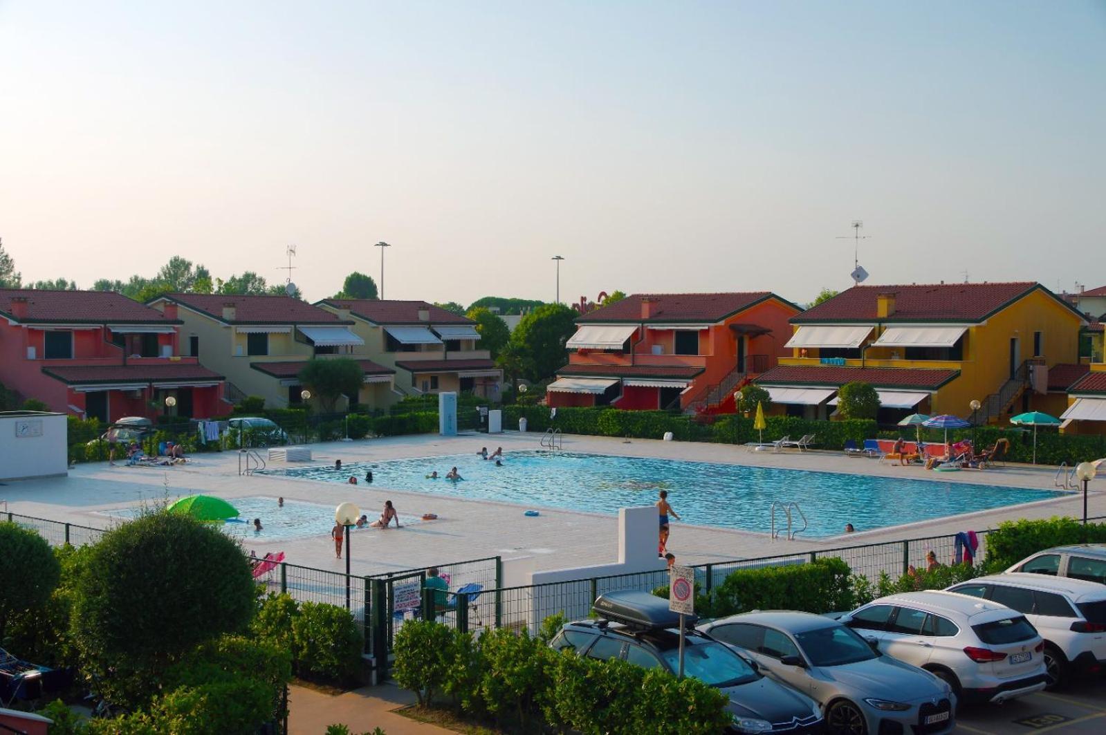 קאורלה Hotel Apartments Villaggio Dei Fiori 4 Stars Luxury - Great Family Resort - Pet Friendly - With Hypermarket - Delivery Restaurant-Pizzeria - Room Breakfast With Supplement - Ultra Fast Wi-Fi - Play Area For Children - Olympic Swimming Pool - Parking מראה חיצוני תמונה
