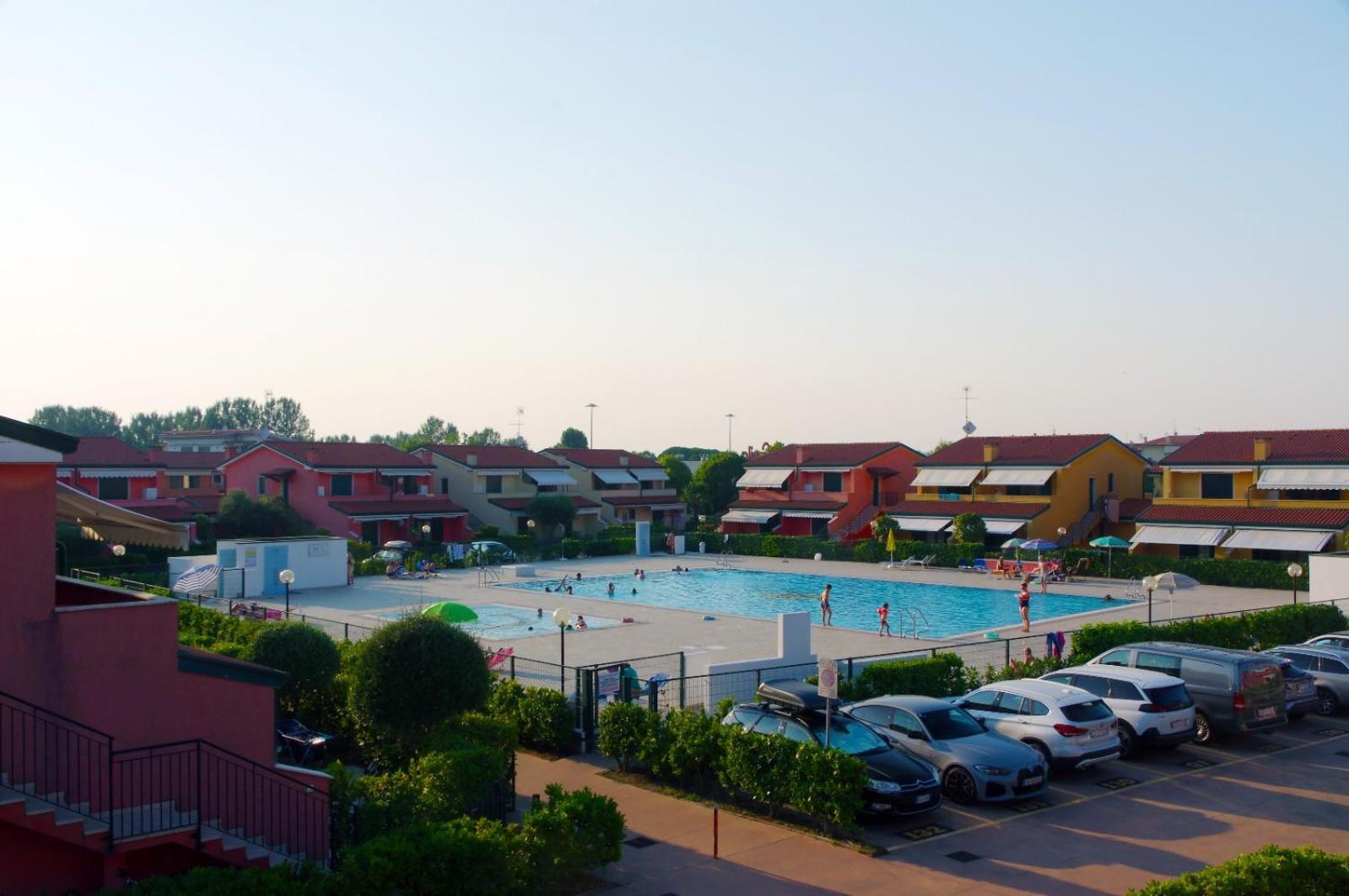 קאורלה Hotel Apartments Villaggio Dei Fiori 4 Stars Luxury - Great Family Resort - Pet Friendly - With Hypermarket - Delivery Restaurant-Pizzeria - Room Breakfast With Supplement - Ultra Fast Wi-Fi - Play Area For Children - Olympic Swimming Pool - Parking מראה חיצוני תמונה