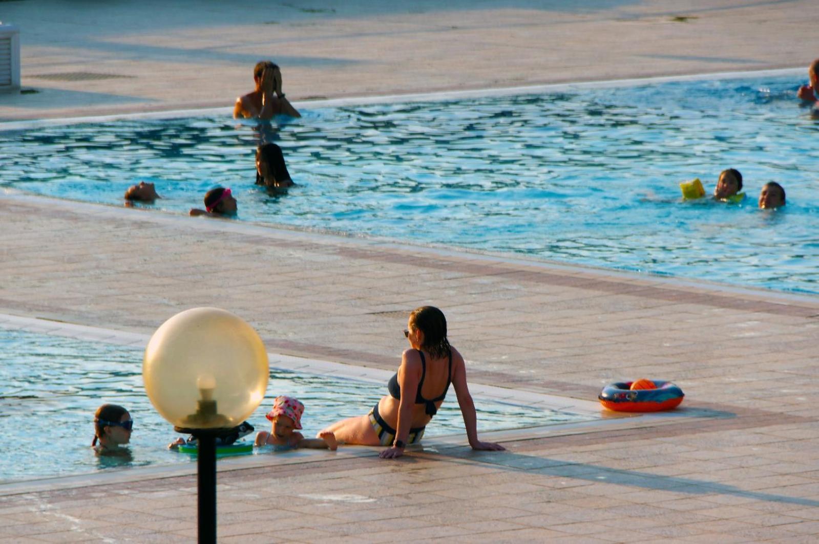 קאורלה Hotel Apartments Villaggio Dei Fiori 4 Stars Luxury - Great Family Resort - Pet Friendly - With Hypermarket - Delivery Restaurant-Pizzeria - Room Breakfast With Supplement - Ultra Fast Wi-Fi - Play Area For Children - Olympic Swimming Pool - Parking מראה חיצוני תמונה