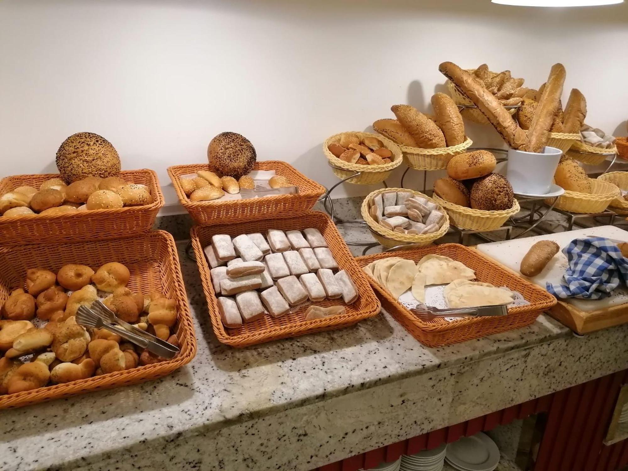 קאורלה Hotel Apartments Villaggio Dei Fiori 4 Stars Luxury - Great Family Resort - Pet Friendly - With Hypermarket - Delivery Restaurant-Pizzeria - Room Breakfast With Supplement - Ultra Fast Wi-Fi - Play Area For Children - Olympic Swimming Pool - Parking מראה חיצוני תמונה