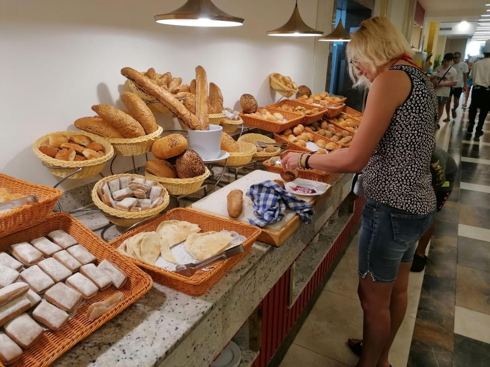 קאורלה Hotel Apartments Villaggio Dei Fiori 4 Stars Luxury - Great Family Resort - Pet Friendly - With Hypermarket - Delivery Restaurant-Pizzeria - Room Breakfast With Supplement - Ultra Fast Wi-Fi - Play Area For Children - Olympic Swimming Pool - Parking מראה חיצוני תמונה