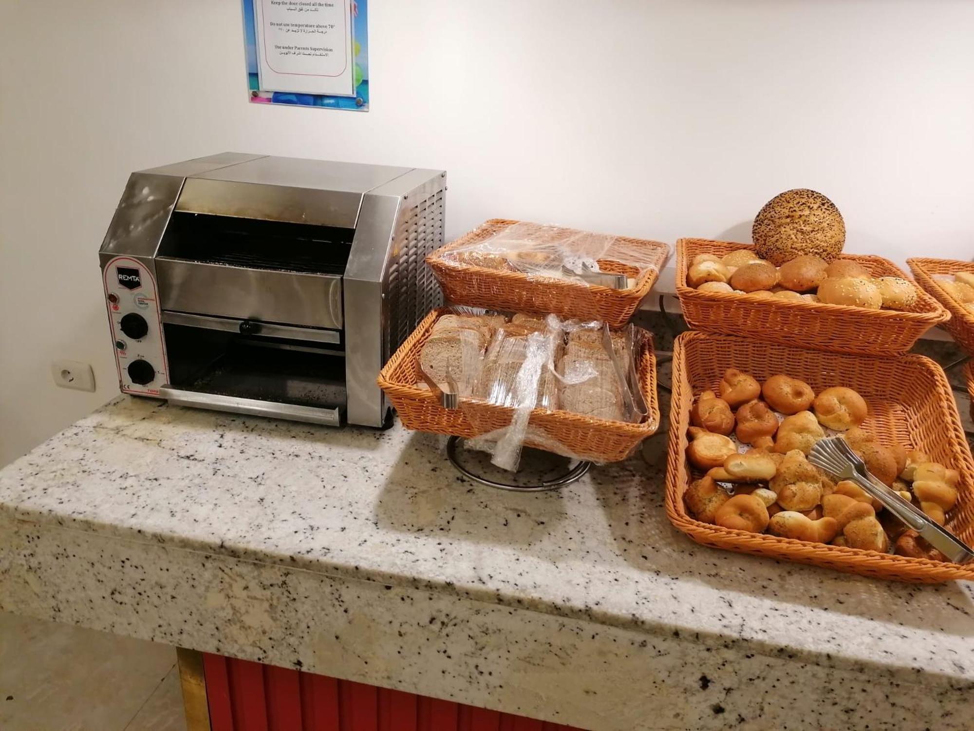 קאורלה Hotel Apartments Villaggio Dei Fiori 4 Stars Luxury - Great Family Resort - Pet Friendly - With Hypermarket - Delivery Restaurant-Pizzeria - Room Breakfast With Supplement - Ultra Fast Wi-Fi - Play Area For Children - Olympic Swimming Pool - Parking מראה חיצוני תמונה