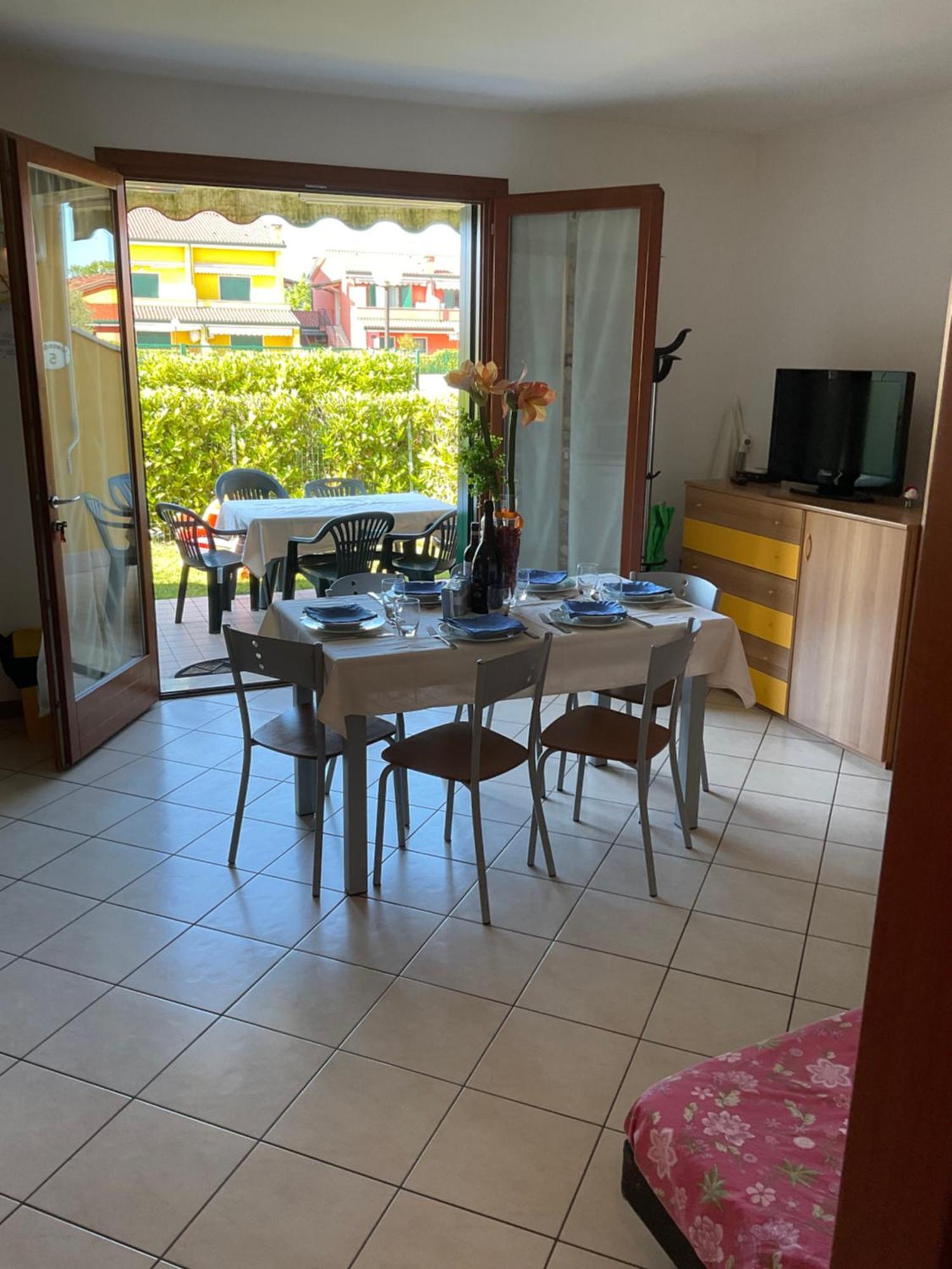 קאורלה Hotel Apartments Villaggio Dei Fiori 4 Stars Luxury - Great Family Resort - Pet Friendly - With Hypermarket - Delivery Restaurant-Pizzeria - Room Breakfast With Supplement - Ultra Fast Wi-Fi - Play Area For Children - Olympic Swimming Pool - Parking מראה חיצוני תמונה