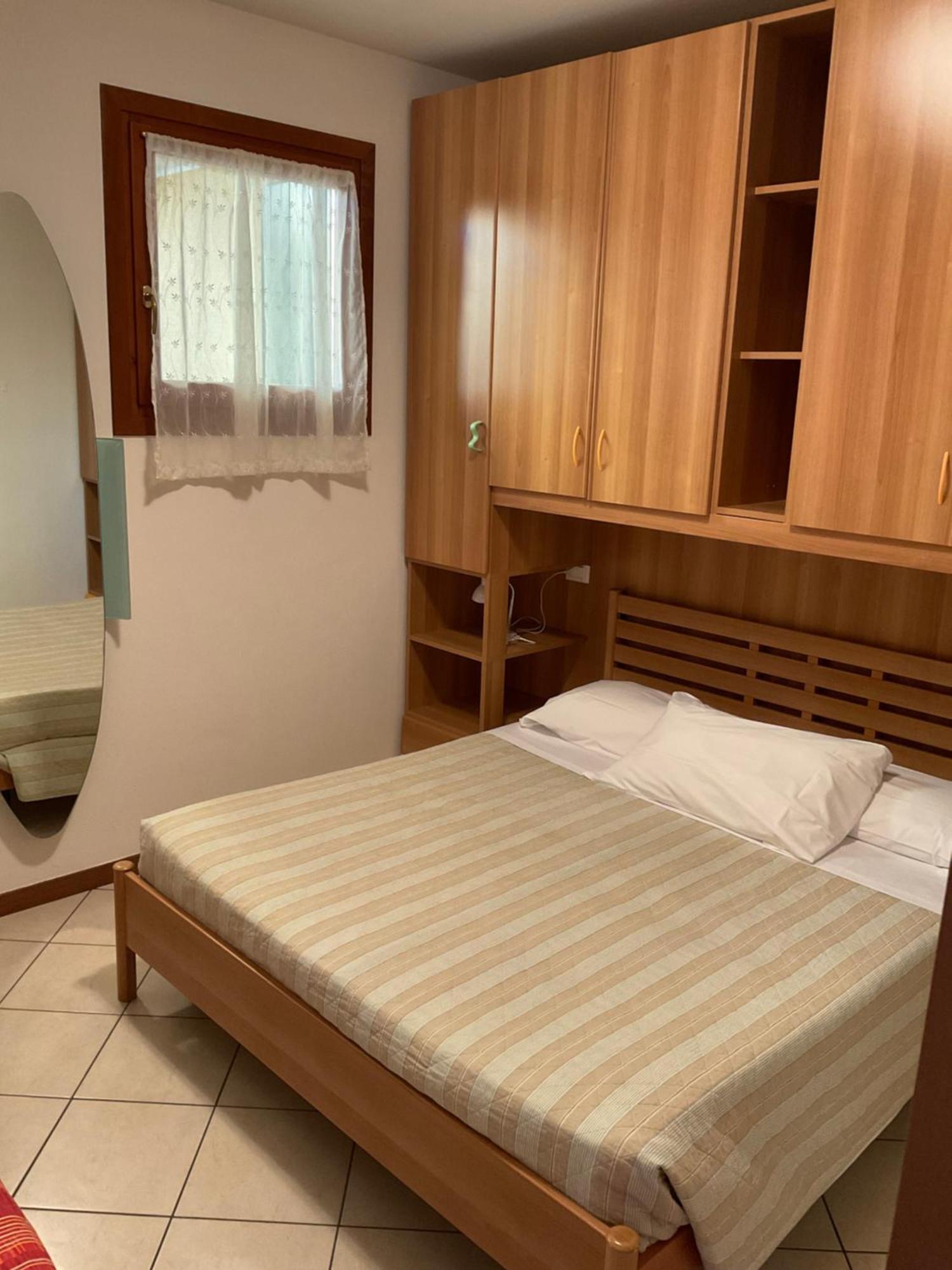 קאורלה Hotel Apartments Villaggio Dei Fiori 4 Stars Luxury - Great Family Resort - Pet Friendly - With Hypermarket - Delivery Restaurant-Pizzeria - Room Breakfast With Supplement - Ultra Fast Wi-Fi - Play Area For Children - Olympic Swimming Pool - Parking מראה חיצוני תמונה