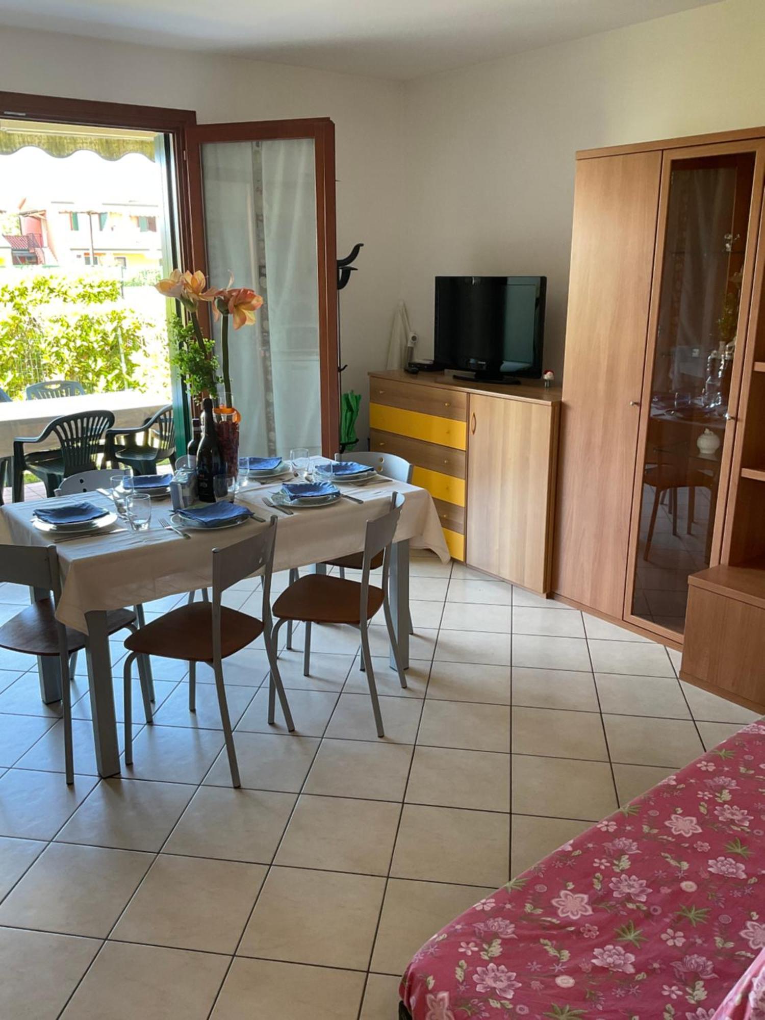 קאורלה Hotel Apartments Villaggio Dei Fiori 4 Stars Luxury - Great Family Resort - Pet Friendly - With Hypermarket - Delivery Restaurant-Pizzeria - Room Breakfast With Supplement - Ultra Fast Wi-Fi - Play Area For Children - Olympic Swimming Pool - Parking מראה חיצוני תמונה
