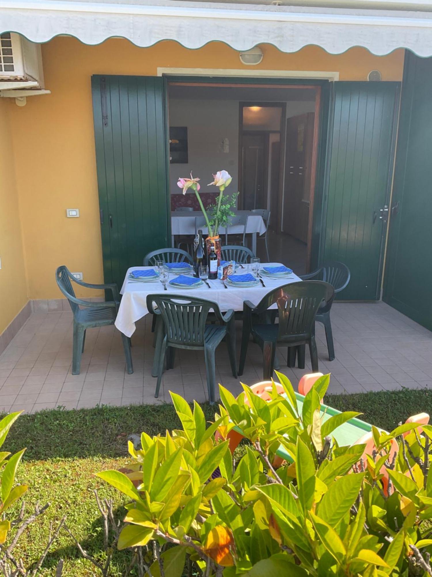 קאורלה Hotel Apartments Villaggio Dei Fiori 4 Stars Luxury - Great Family Resort - Pet Friendly - With Hypermarket - Delivery Restaurant-Pizzeria - Room Breakfast With Supplement - Ultra Fast Wi-Fi - Play Area For Children - Olympic Swimming Pool - Parking מראה חיצוני תמונה